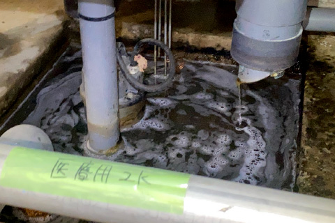 湧水排水ポンプ故障