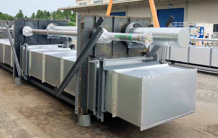 工場でのライザー工法用ユニット製作の様子